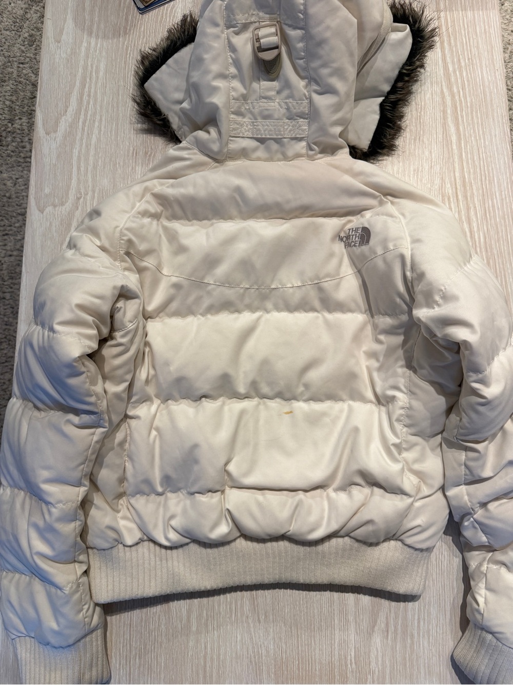 The North Face Off-White Puffer Jacket with Faux Fur Trim - Picture 3 of 4